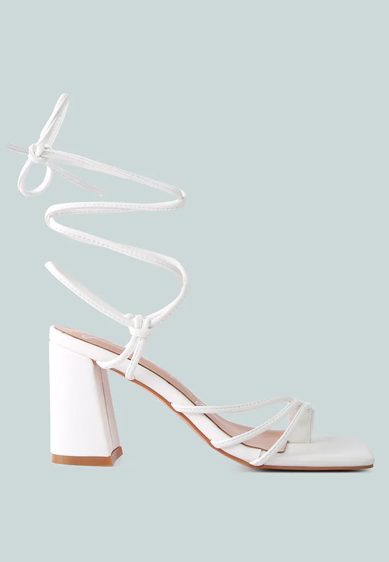 Piri Toe Ring Tie Up Block Sandals